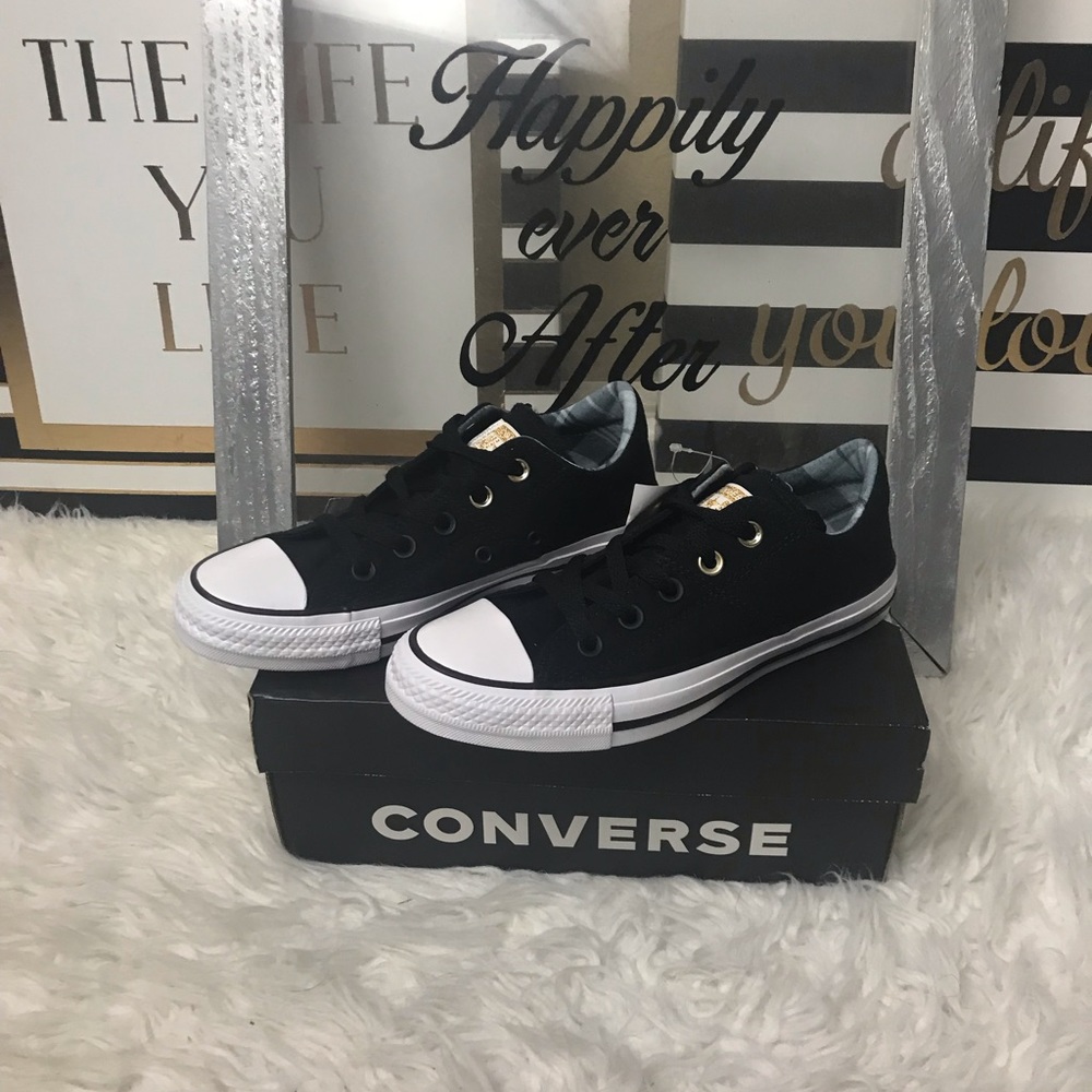 New authentic woman’s black Converse